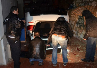 Milas'ta polisten kaçan araç sitenin bahçesine düştü