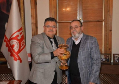 Fabrika sahibi Uz'dan Başkan Yağcı'ya ziyaret