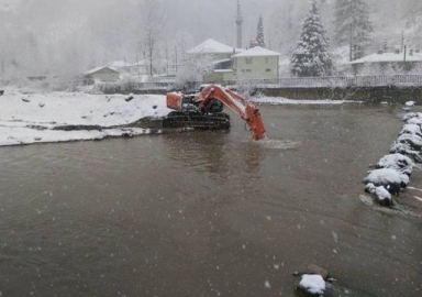 Düzce içme suyunda kar yağışı altında çalışma