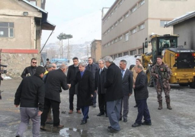 Vali Ahmet Çınar belediyenin sosyal tesislerini gezdi