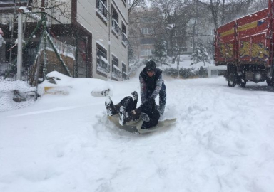Karın keyfini kayarak çıkardılar