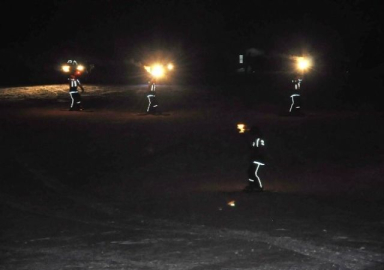 Sarıkamış şehitleri için meşaleli kayak gösterisi