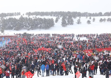 Şehitler için dev yürüyüş başladı