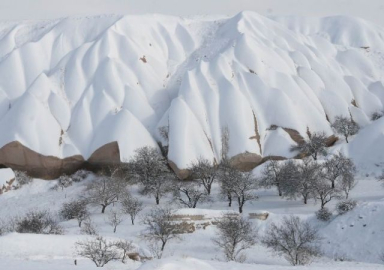 Peribacaları beyaza büründü