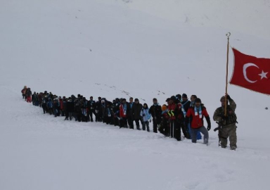 Hakkari'de Sarıkamış şehitlerini anma yürüyüşü düzenlendi