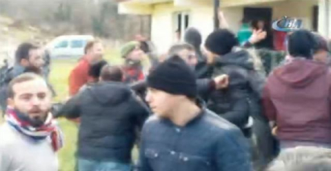 Maç bitti, saha karıştı