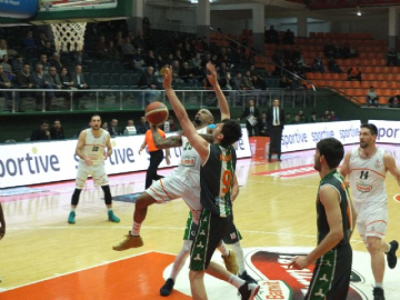 Banvit Giresun'u farklı yendi