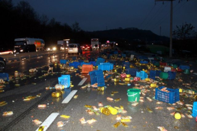 Turşu kamyonu devrildi: Böyle oldu!