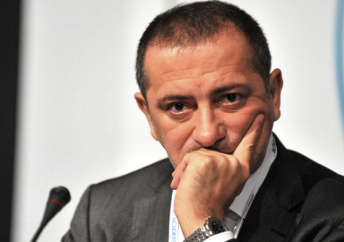 Nazifoğlu: Kucaktan kucağa oturuyor, kendisi adam değil!