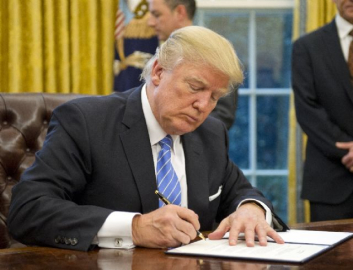 Trans-Pasifik Ortaklığından çekilme kararını imzaladı