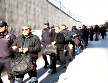 FETÖ'ye finans sağlayan 17 iş adamı tutuklandı