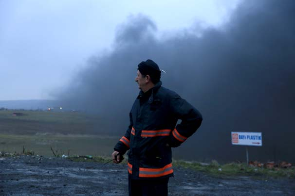 son-dakika-hadimkoy-de-plastik-fabrikasinda-patlama-yaralilar-var-8426647