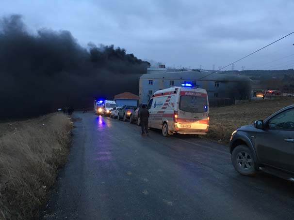 son-dakika-hadimkoy-de-plastik-fabrikasinda-patlama-yaralilar-var-8426657