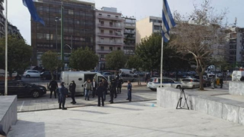 Yunanistan ne teslim ediyor ne salıyor