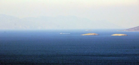 Yunan askerlerinin Kardak'ta tacizleri sürüyor