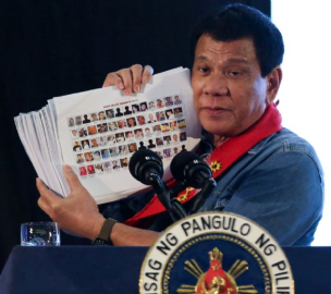 Duderte: 6 bin polis uyuşturucu ticareti yapıyor