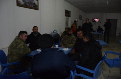 Yolda kalanların imdadına Mehmetçik yetişti