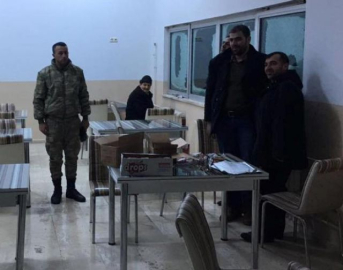 Yolda kalan 52 vatandaşı askerler kurtardı