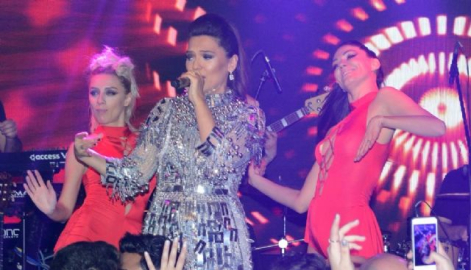 Demet Akalın üniversitelileri coşturdu