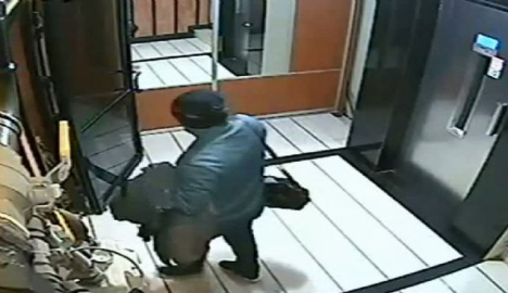 Aile uyurken eve giren hırsızlar soyup soğana çevirdiler