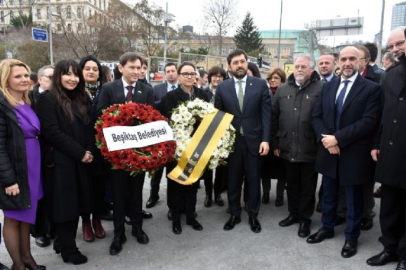 Alman heyet, Şehitler Tepesi ve Reina'nın önüne çiçek bıraktı