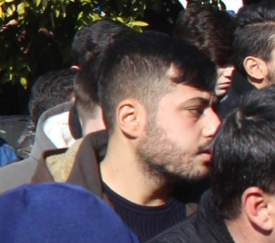 Cenazeye katıldı, tabutu taşıdı, tutuklandı!