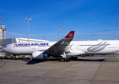 THY uçağı İran’a acil iniş yaptı havalimanında bekletiliyor