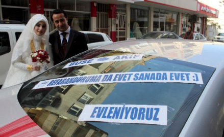 'Evet' kampanyası gelin arabasına da yansıdı