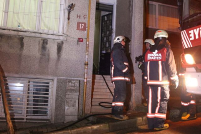 Eve girdiklerinde genç bir erkek cesedi buldular