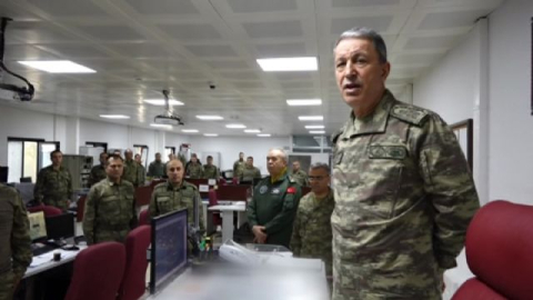 Fırat Kalkanı harekat merkezini ziyaret etti