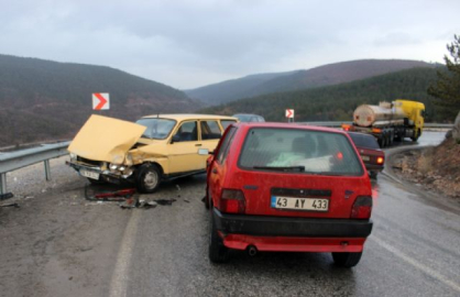 İki otomobil çarpıştı: 6 yaralı