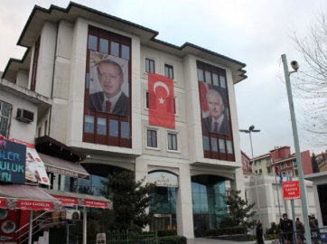 AK Parti binasıni işgal eden darbeciler hakim karşısında