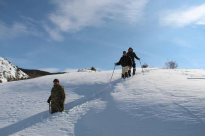 Derin karda yürümek ekstra sağlık kazandırıyor