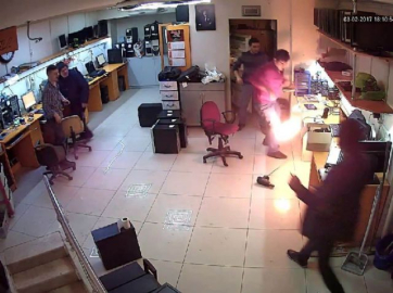 Tamir ettiği tablet böyle patladı