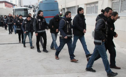 22 polise FETÖ'den tutuklama