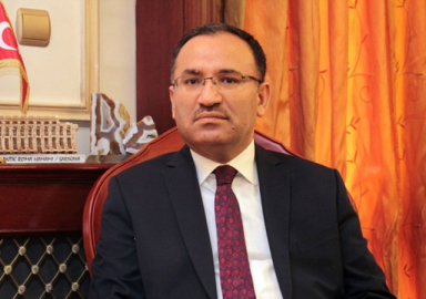 Bozdağ: Türk halkına tarihinde ilk defa hükümeti seçme hakkı veriliyor