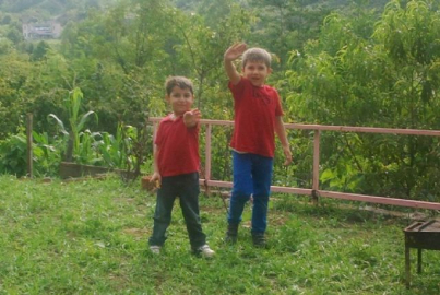 Duvar oyun oynayan kardeşlerin üzerine yıkıldı: 1 ölü