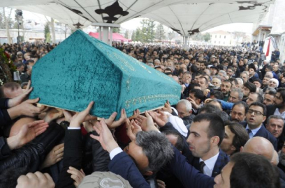 Bakan Soylu'nun amcası son yolculuğuna uğurlandı