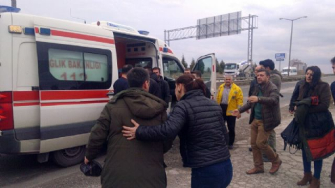 4 servis, 2 otomobil birbirine girdi: 23 yaralı