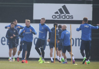 Bursaspor maçı hazırlıkları Advocaat'sız sürdürdü