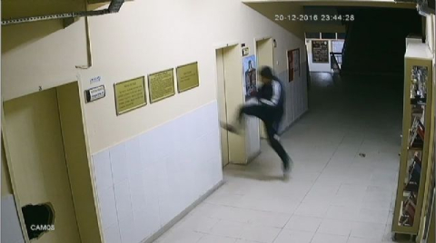 Okullardan hırsızlık yapan zanlı, kameralara yakalandı