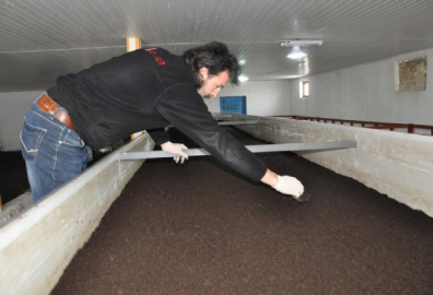 Haberden etkilenerek, solucan gübresi üretim tesisi kurdu