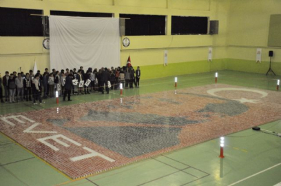 50 bin bardakla Erdoğan silüeti yaptılar