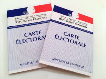 Fransa'da 'seçmen kartı' skandalı