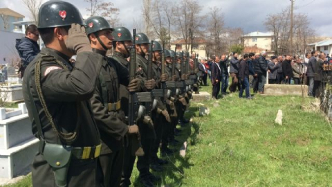 Şehidin cenazesinde askerler gözyaşlarına hakim olamadı