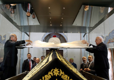 Fethullah Gülen için kaçırıyorlardı! Yavuz Sultan Selim'in kaftanı 12 yıl sonra türbede