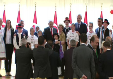 Başbakan Yıldırım, dünya çocuklarıyla bir araya geldi