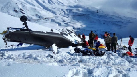 12 şehit verilen helikopterin enkazı kaldırıldı