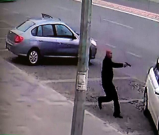 Sokak ortasında kurşun yağdırdı: Cinayet anı kamerada