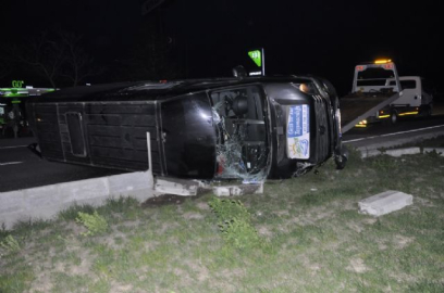 Güreşçileri taşıyan minibüs kaza yaptı: 12 yaralı